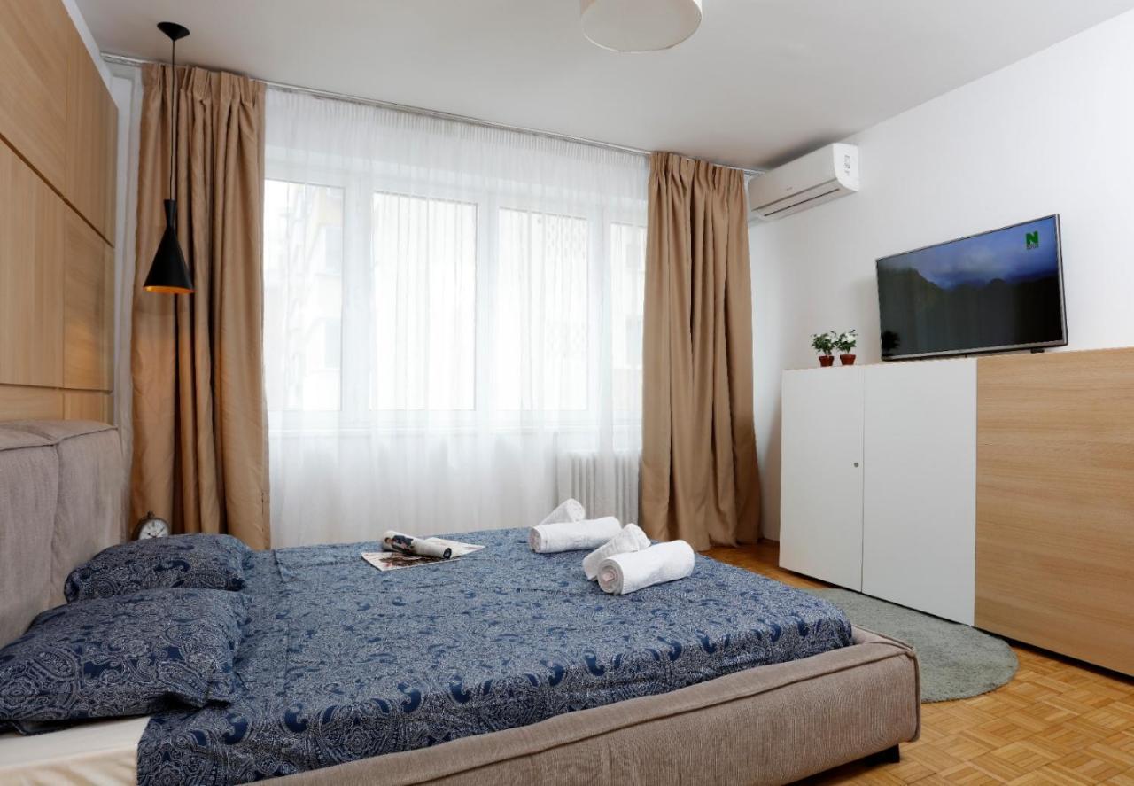 Lovely 2 Bedroom Apartment Near Old Town Bucureşti Ngoại thất bức ảnh