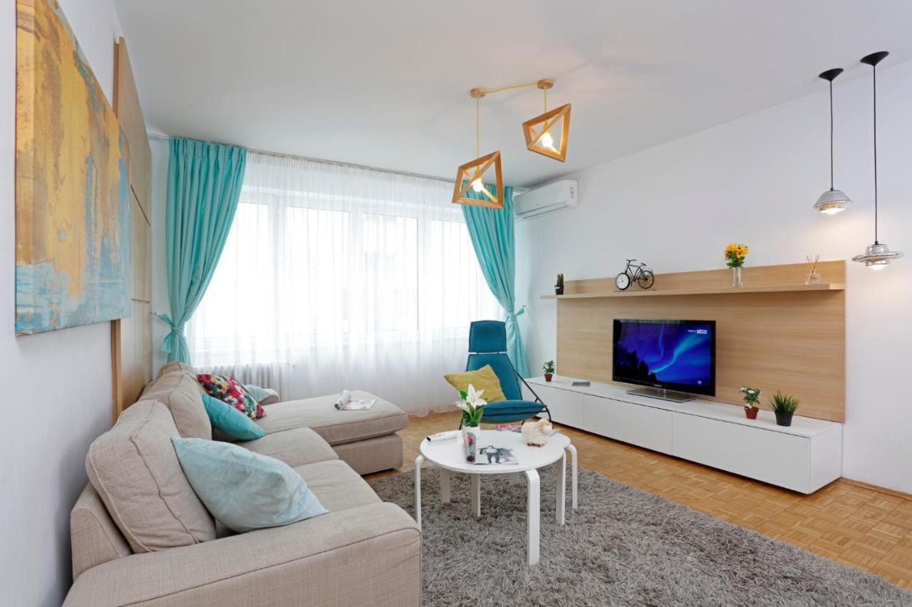 Lovely 2 Bedroom Apartment Near Old Town Bucureşti Ngoại thất bức ảnh