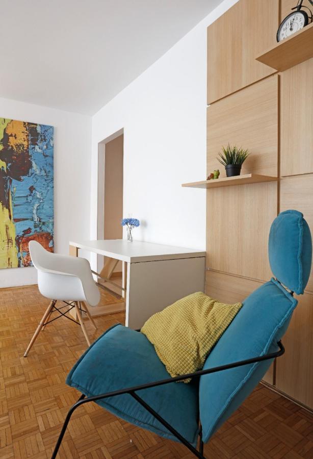 Lovely 2 Bedroom Apartment Near Old Town Bucureşti Ngoại thất bức ảnh