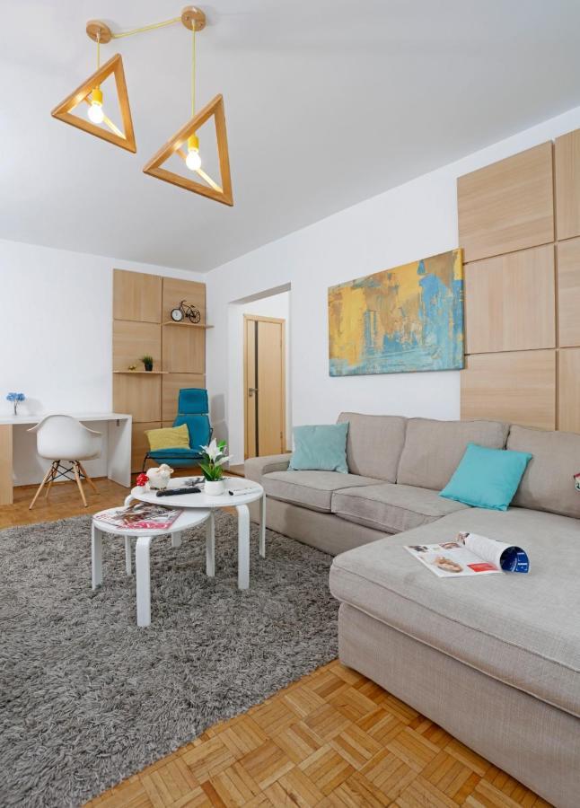 Lovely 2 Bedroom Apartment Near Old Town Bucureşti Ngoại thất bức ảnh